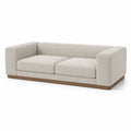 Sofá de tela beige con base de madera