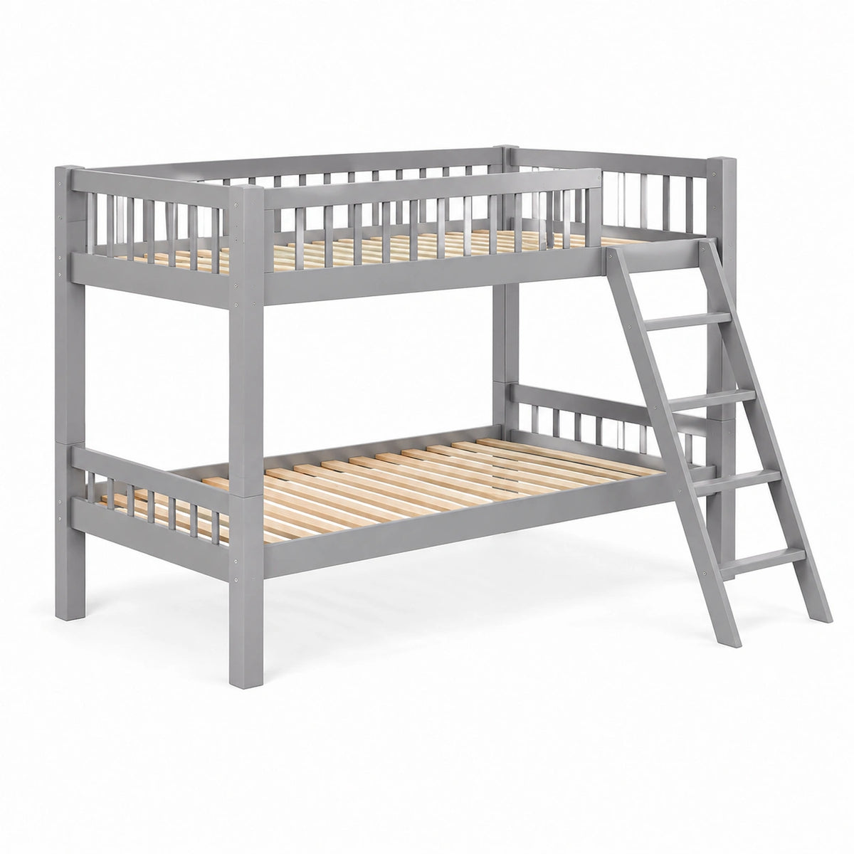 Litera de madera gris con escalera y lamas de pino